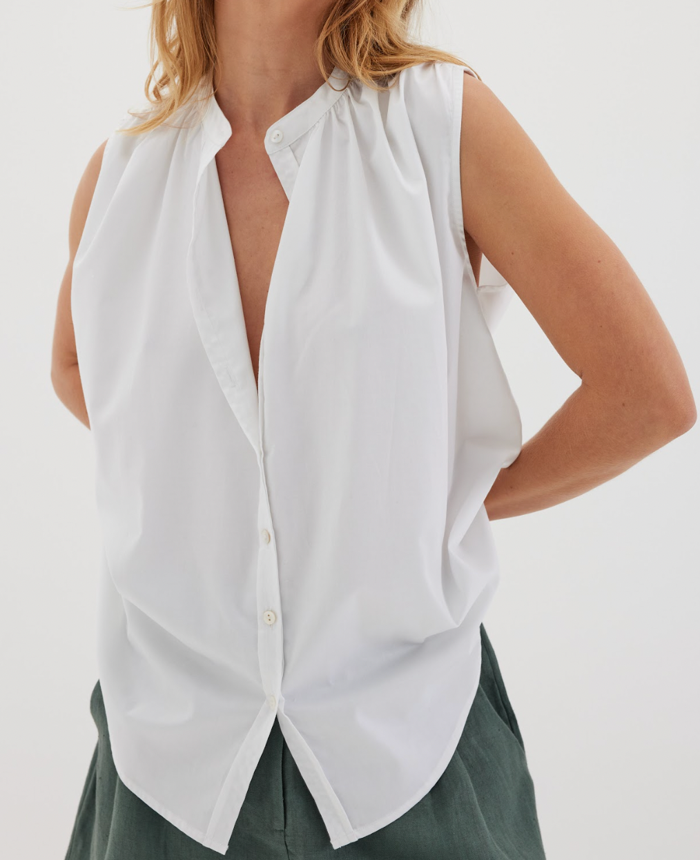 Giza Sleeveless Shirt